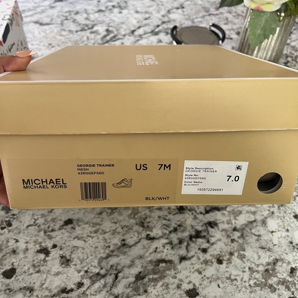 Michael kors women sneakers in great condition!!! - Picture 1 of 4